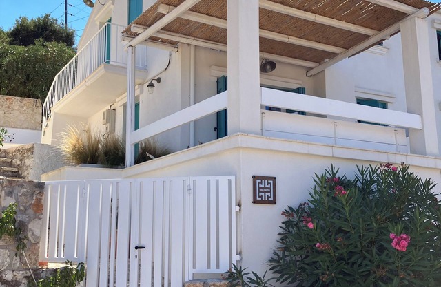 Casa Calipso, a Cosy and Elegant Traditional House 5 Minutes From Fiskardo