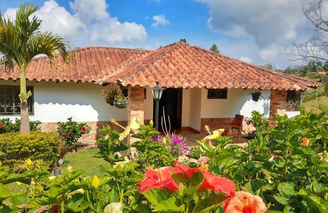 CASA CAMPESTRE frente Acuarela -Mesa de los Santos