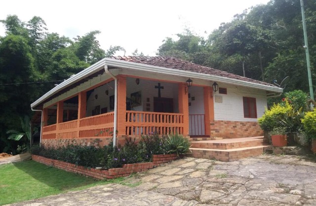Casa campestre via Curití-San Gil