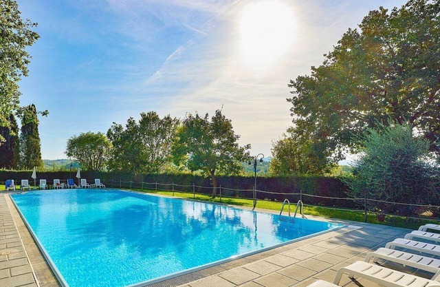 Casa Caprifoglio C: A characteristic and welcoming apartment that is part of an ancient country house surrounded by the greenery, with Free WI-FI.