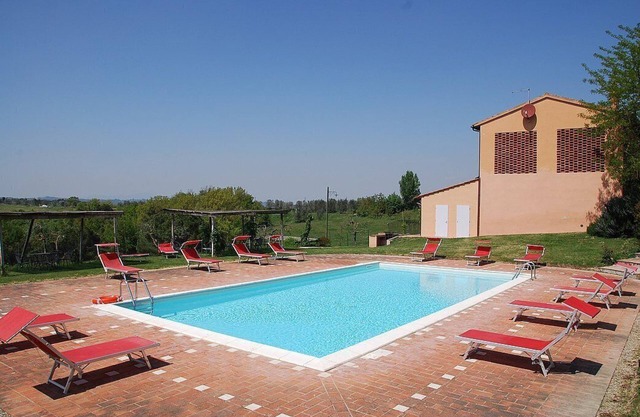 Casa Cassiodoro D: A welcoming two-story ancient tuscan country house surrounded by vineyards and olive groves, with Free WI-FI.