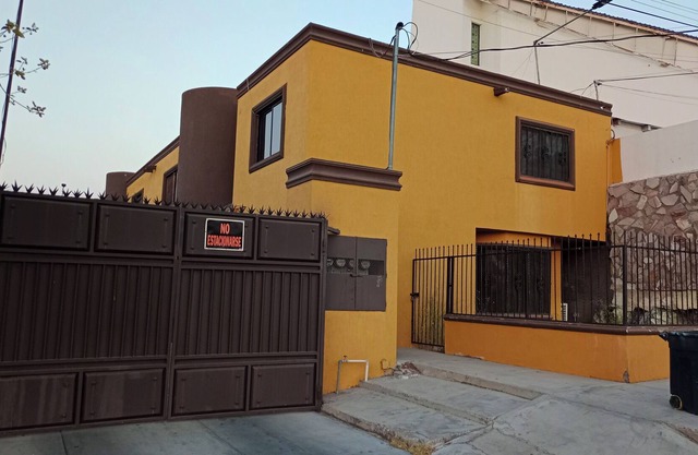 Casa centrica y muy tranquila en zona hotelera a solo 4 calles de boulevard kino