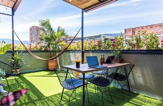 Casa Colibri - Modern 5 BR, Spacious Green Terrace, Jacuzzi/Hot-Tub, Quiet