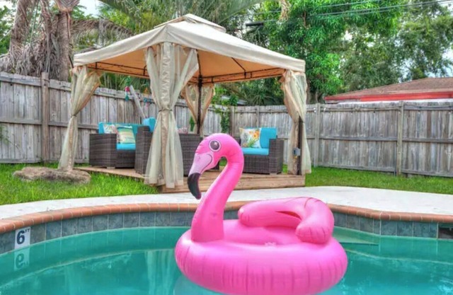 Casa Colorida: Private Pool& 10 min to Fort Lauderdale Beach and Las Olas