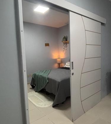 Casa com garagem e 2 quartos
