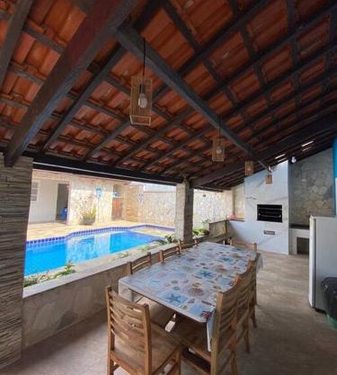 Casa com piscina a 300 metros do Mar