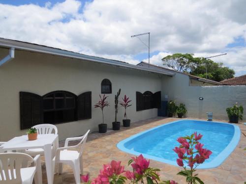 Casa com Piscina e Churrasqueira perto da Praia