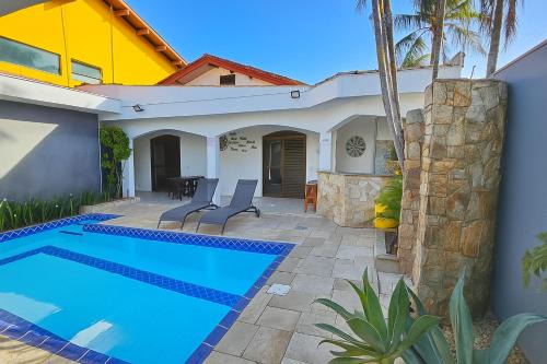 Casa com Piscina - Churrasqueira - 80m da Praia