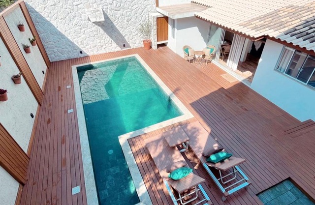Casa com piscina em frente à Praia do Santinho