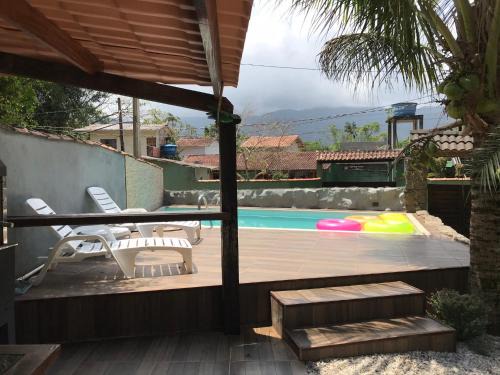 Casa com piscina itamambuca