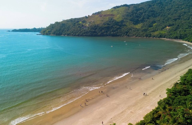 Casa com WiFi, piscina e churrasq a 400m do mar
