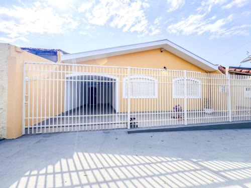 Casa completa, 3 quartos com ar e 2 vagas
