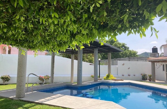 Casa con alberca climatizada y vista espectacular.
