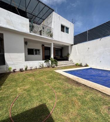 Casa con alberca en Jiutepec
