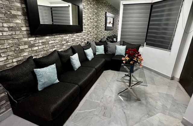 Casa con Cinebar, 4 Recamaras 6 Baños, Perfecta Para Familias, en Excelente Zona
