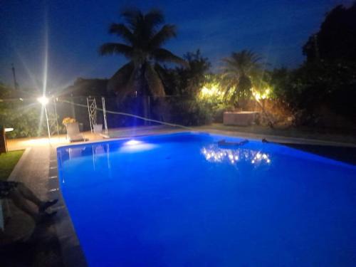 casa con piscina aeropuerto flandes