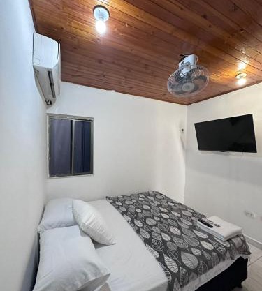 Casa con tres dormitorios y garaje