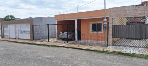 Casa Cop 30 em condomínio