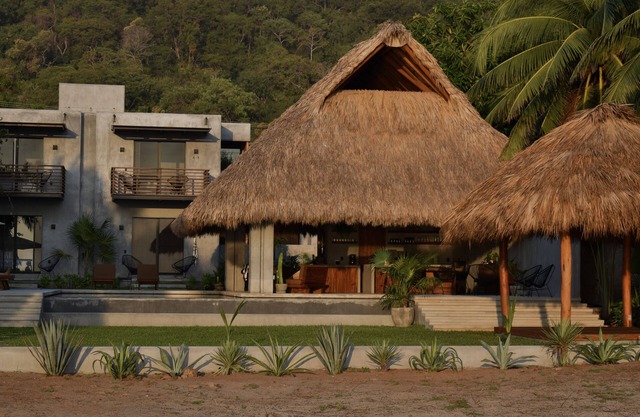 Casa Costamor - Beach front villa w/4 suites