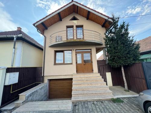 Casa cu brad