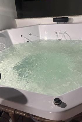 Casa de alto padrão com hidromassagem aquecida aceita pet perto da praia