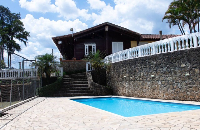Casa de campo c piscina e churrasq em Mairiporã/SP