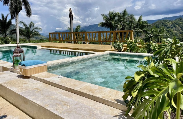 Casa de Campo muy Cerca a Medellin con Piscina y Jacuzzy
