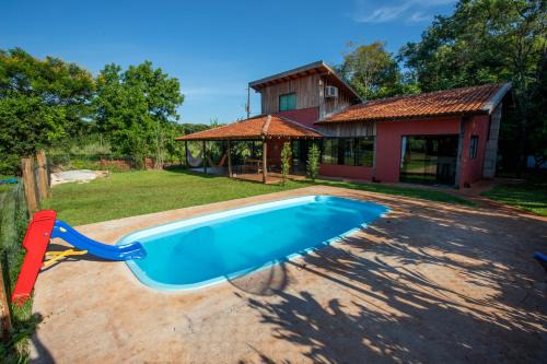 Casa de campo com piscina próxima ao aeroporto de Dourados