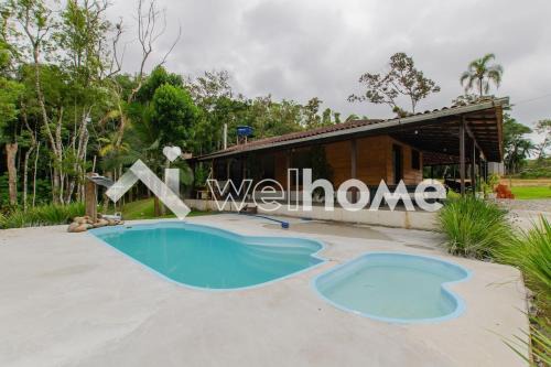Casa de campo com piscina em Itaperiu