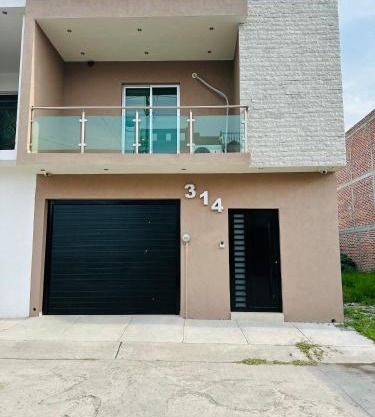 Casa de lujo muy cómoda de 2 pisos