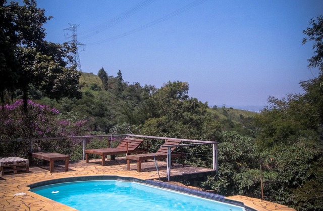 Casa de Pousada Aconchegante com 10 Suítes na Serra de Taubaté , Aceita Pets