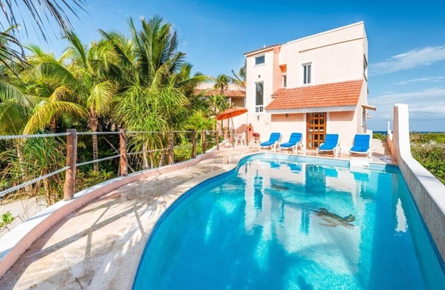 Casa del Mar Oceanfront Home 5 min walk to Beach with AC, Wifi, Pool