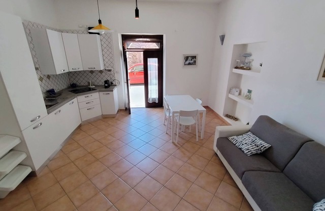 Casa del Porto Bilocale a Pochi Passi da Spiaggia e dal Porto con Ogni Confort