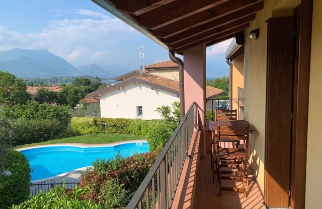 Casa Delisa: located in nice residence with pool and near to the lake