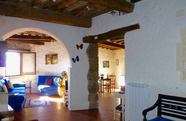 Casa dell'Artista, beautiful medieval house in Tuscan village, stunning views