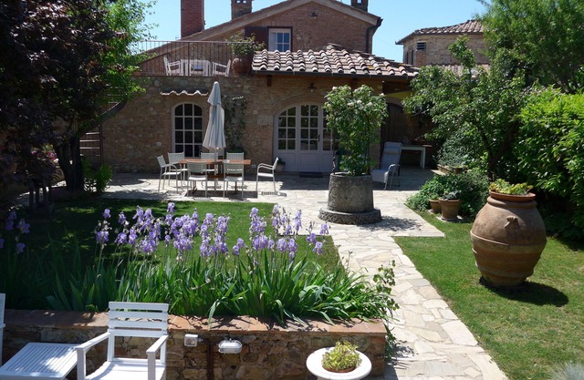 "Casa di Leo" Bright And Romantic House Surrounded by Medieval Walls and Pool