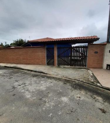 Casa do Zeca Próxima a praia da Cocanha com wifi - área gourmet 35 m2 - Localização imbatível