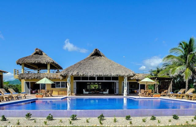 Casa Doris Stylish Ocean Front Villa Resort with Full Service