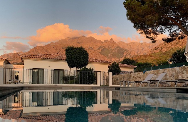 Casa Dumè new air-conditioned villa, heart village, garden, pool, sea and mountain