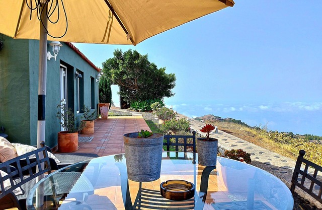 Casa El Topo, panoramic views, fireplace and barbecue in Puntagorda, La Palma
