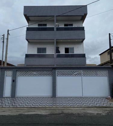 Casa em condomínio 400m da praia