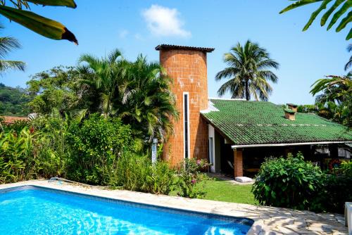 Casa em condomínio 180 m da praia Toque-Toque São Sebastião