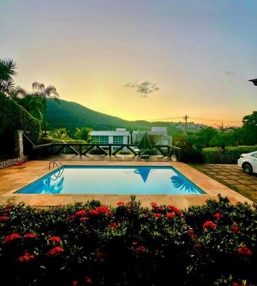 Casa em Escarpas do Lago Ótimo Preço, Aconchegante, Área bem Ampla e Excelente Localização