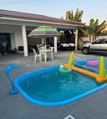 Casa em Guaratuba com piscina