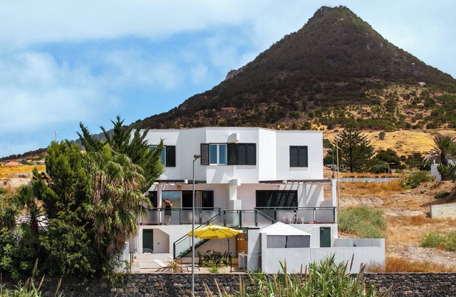 Casa Encosta do Sol – Relax on the Golden Island