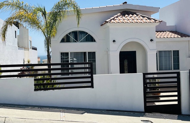 CASA ENTREMAR... Y VINO (Gastronomia, vino, cerveza artesanal y surf a la puerta