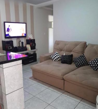 Casa Espaçosa com 3 Suítes, Jardim e Hidromassagem Privativa