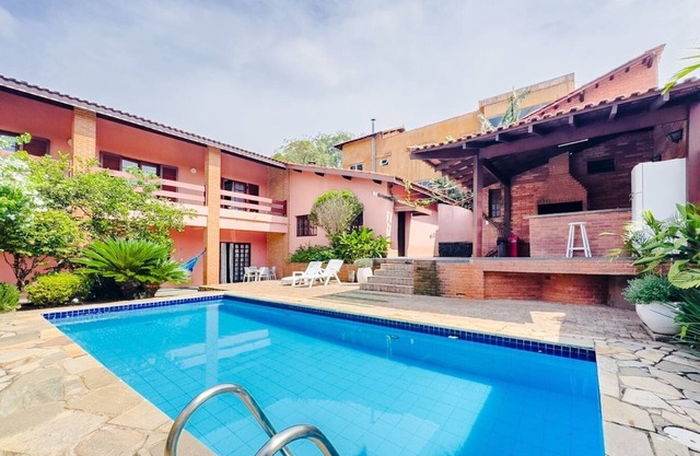 Casa espaçosa na Granja Viana