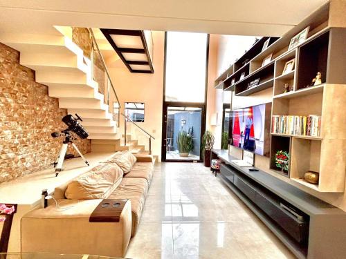 Casa estilo Loft moderno excelente localização