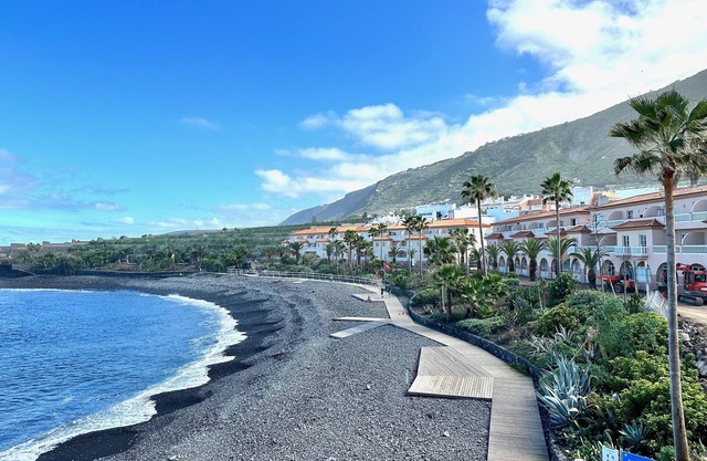 Casa Estrada: Coastal Haven